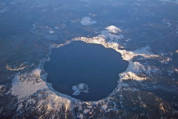 Кратерное озеро Крейтер (Crater Lake), штат Орегон, США