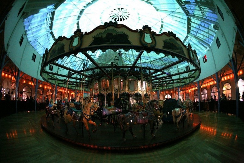 Столетняя карусель Looff Carousel в Сан-Диего (США)