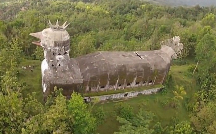 «Куриная церковь» - необычная достопримечательность в джунглях Индонезии