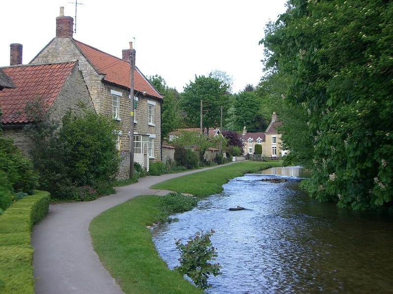Торнтон-ле-Дейл (также называемый Торнтон Дэйл) - деревня в Северном Йоркшире, Англия