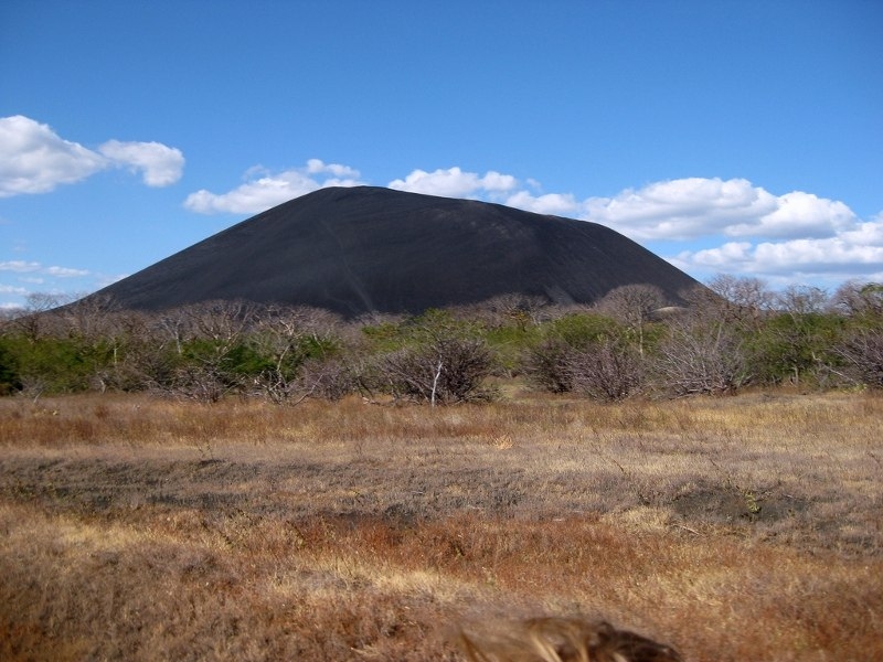 Вулканобординг на Серра-Негро в Никарагуа.