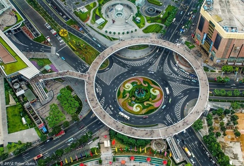 Круглый пешеходный мост в Шанхае, Китай