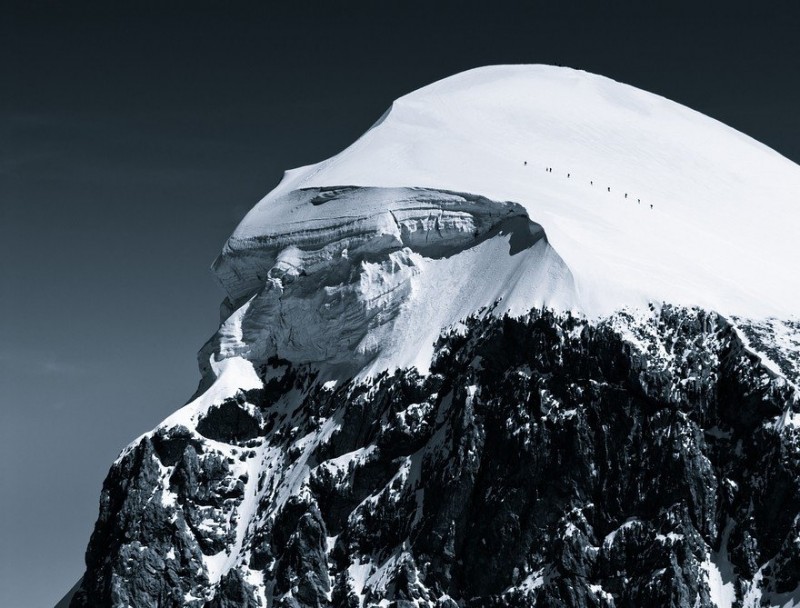 Масштаб природы: фотографии людей в Альпах, демонстрирующие как мы малы в этом мире