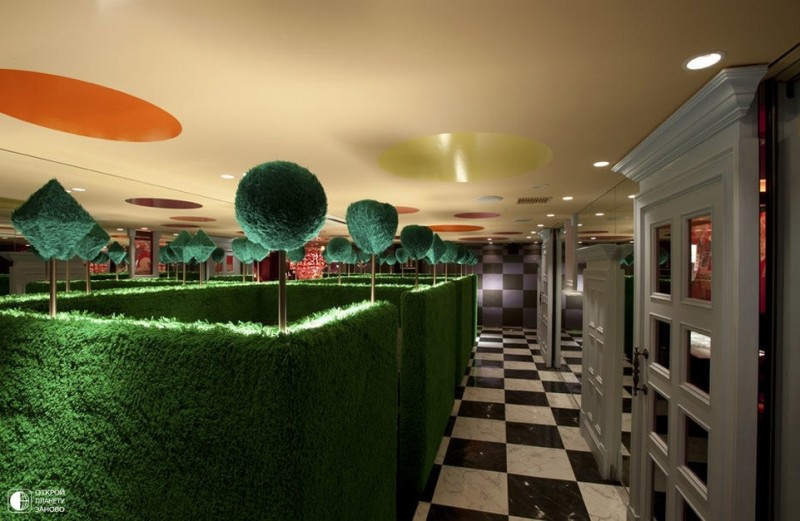 Ресторан Alice in Wonderland в Токио Ресторан Alice in Wonderland в Токио