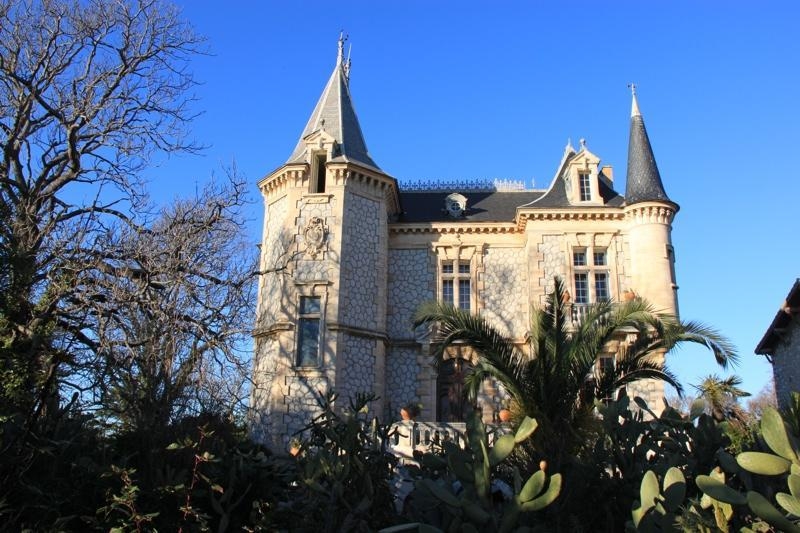Замок в местечке Нарбонн, Франция