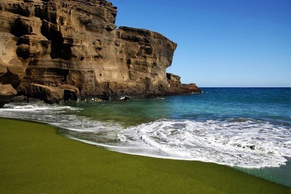Зеленый пляж Папаколеа