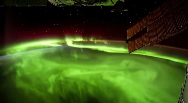 Фотографии полярного сияния с борта МКС.