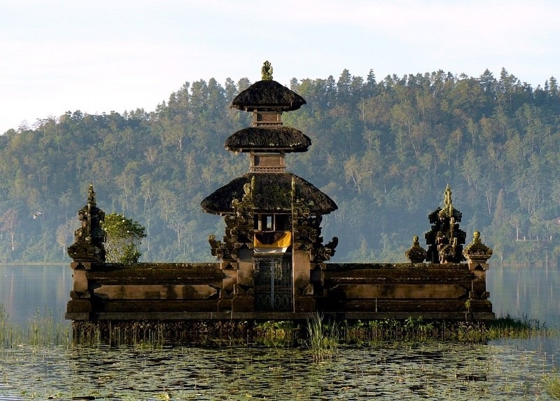 ПураУлун Дану – храм на озере Братан 6