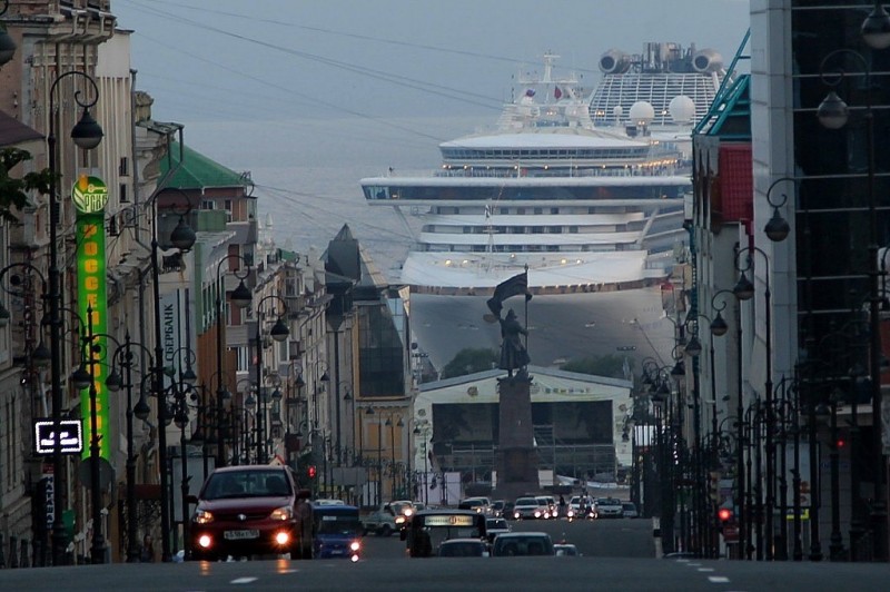 Лайнер «Бриллиантовая Принцесса»  в порту Владивостока
