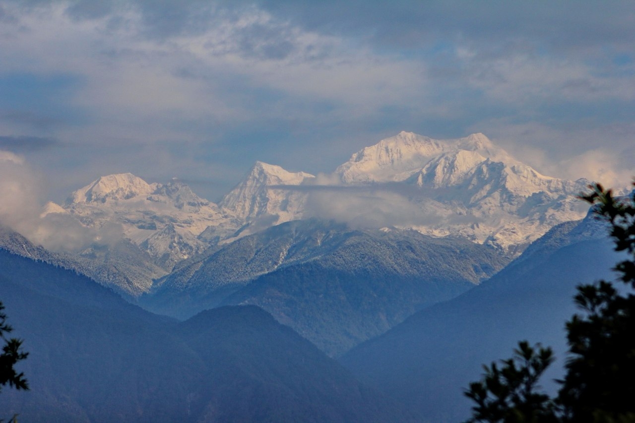 Гималаи высота над уровнем моря. Дарджилинг Гималаи. Дарджилинг горы. Дарджилинг (город). Канченджанга гора.