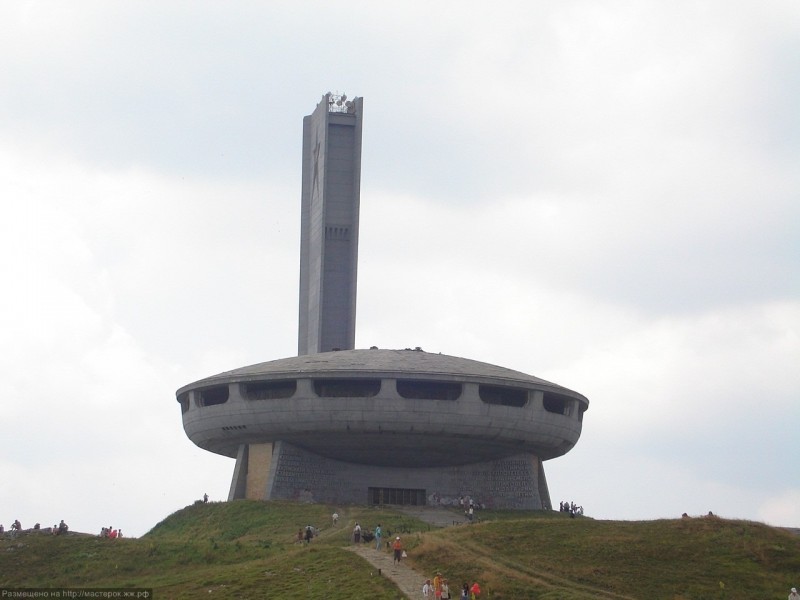 Дом-памятник на горе Бузлуджа Дом-памятник на горе Бузлуджа