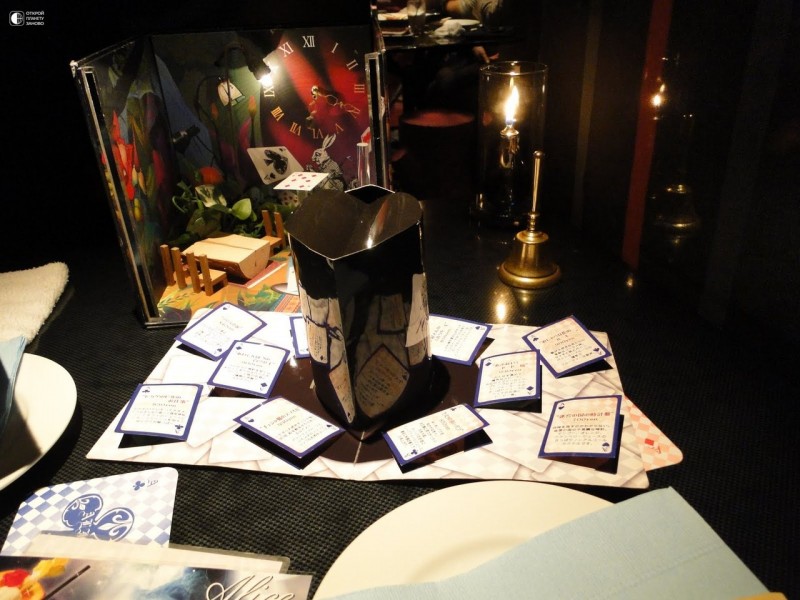 Ресторан Alice in Wonderland в Токио Ресторан Alice in Wonderland в Токио