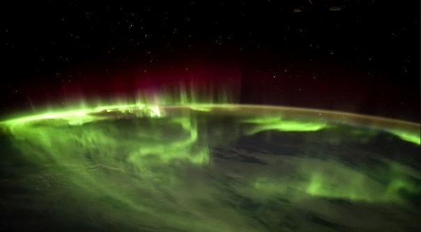 Фотографии полярного сияния с борта МКС.