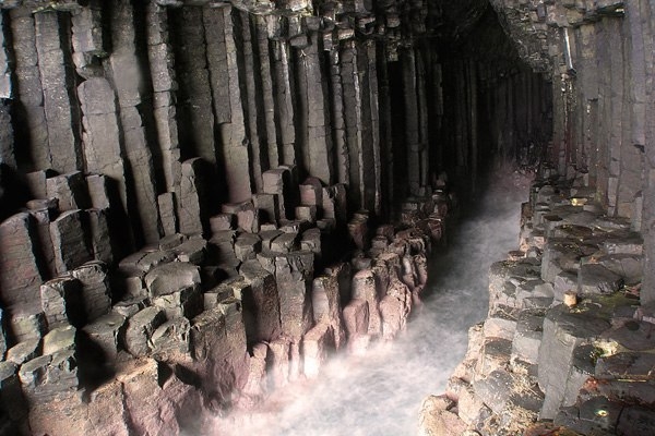 Поющая пещера Фингала на острове Стаффа