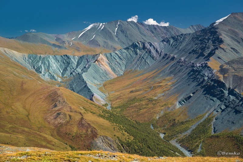 Живописная Долина Ярлу. Горный Алтай. Россия.