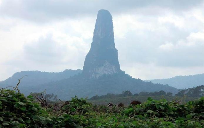 Черный обелиск. Загадочная гора острова Сан-Томе