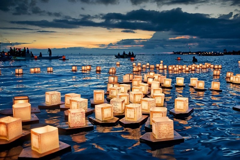 Фестиваль плавающих фонарей, Гонолулу, Гавайи, США