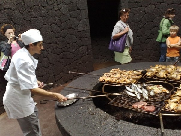 Ресторан El Diablo - барбекю над жерлом вулкана