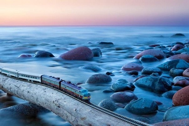 Канадский фотограф Jeff Friesen показывает достопримечательности своей страны с помощью игрушечной ж Канадский фотограф Jeff Friesen показывает достопримечательности своей страны с помощью игрушечной ж