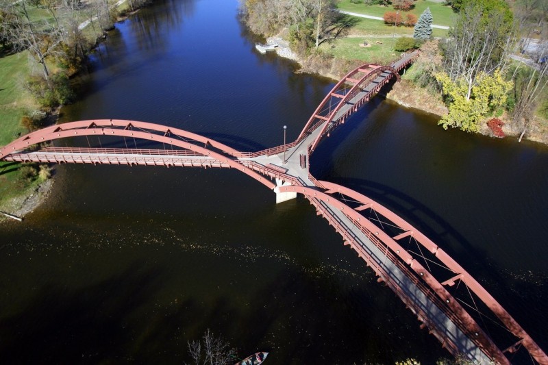 The Tridge — удивительный тройной мост, который находится на слиянии двух рек в городе Мидланд, США.