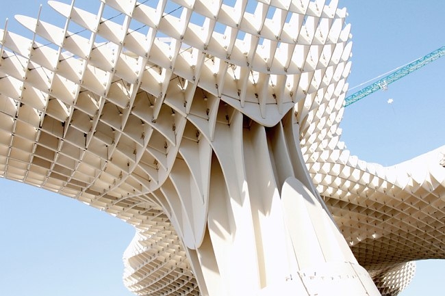 Деревянный комплекс Metropol Parasol в Севилье. Деревянный комплекс Metropol Parasol в Севилье.