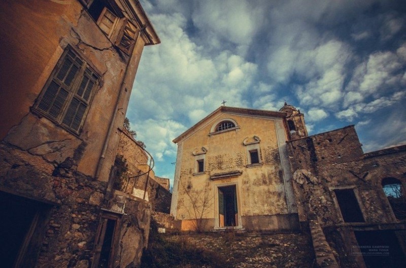 Заброшенный итальянский городок Балестрино в горах Лигурии. Царство тишины