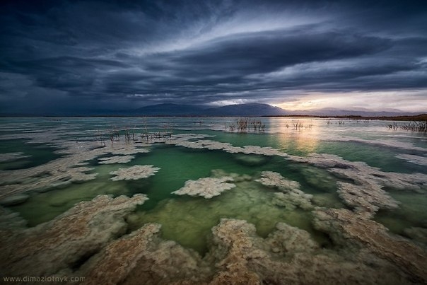 Мертвое море, один из самых удивительных водоемов планеты — курорт, лечебница и аттракцион «в одном 