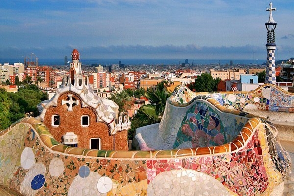 Парк Гуэль - знаменитое творение Гауди. Расположен в северной части Барселоны, Испания