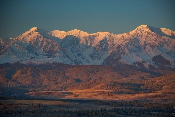 Рассвет на Северо-Чуйском хребте, Горный Алтай, Россия