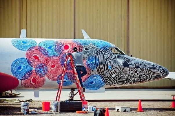 Искусство на заброшенных самолетах