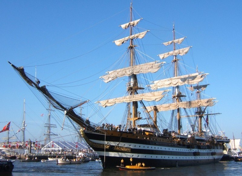 Фестиваль кораблей в Амстердаме
