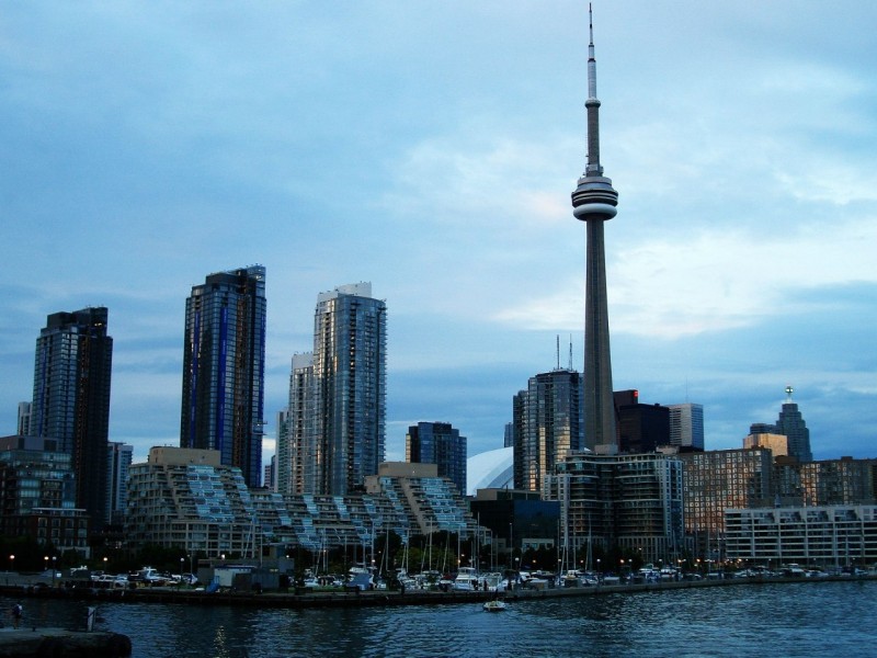 Торонто - символ высотой в полкилометра