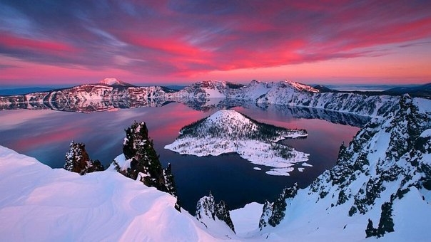 Кратерное озеро Крейтер (Crater Lake), штат Орегон, США