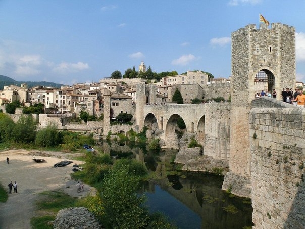Жемчужина средневековой каталонской архитектуры Бесалу