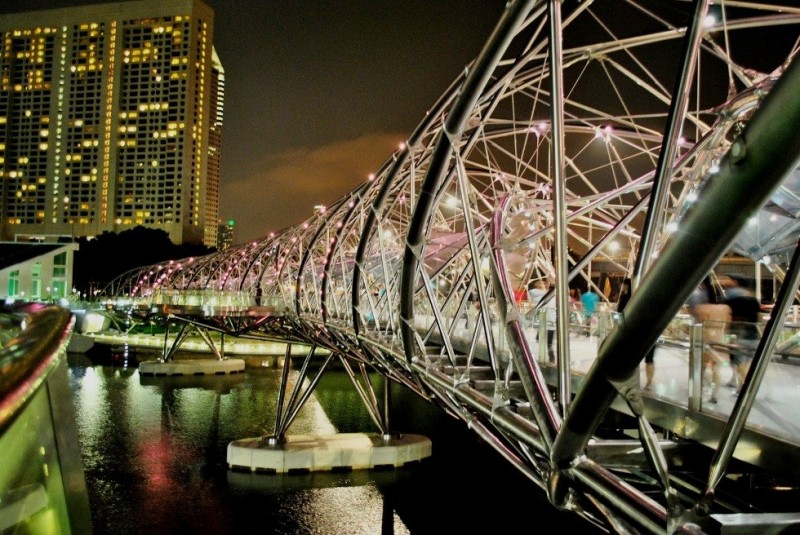 Мост, построенный по фен-шуй: Helix Bridge (Сингапур)