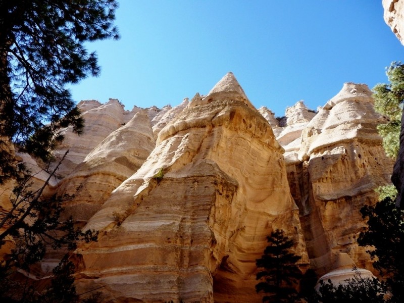 Невероятные скалы-палатки: Kasha-Katuwe Tent Rocks (США)