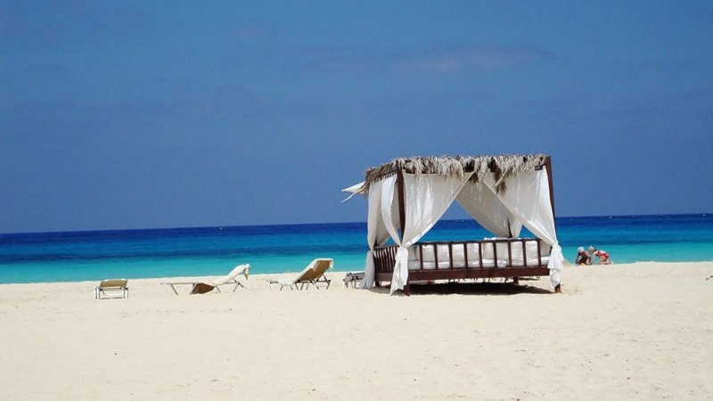 Красивый пляж Ageeba Beach в Египте
