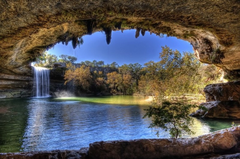 Живописное озеро Hamilton Pool Живописное озеро Hamilton Pool