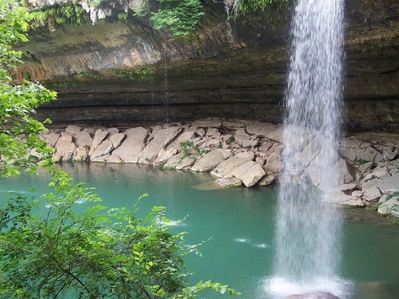 Удивительное озеро Hamilton Pool Удивительное озеро Hamilton Pool