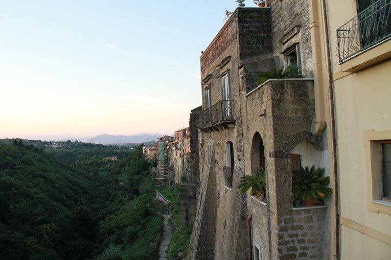 Город Сант’Агата-де’-Готи (Sant'Agata de' Goti), Италия. Город Сант’Агата-де’-Готи (Sant'Agata de' Goti), Италия.