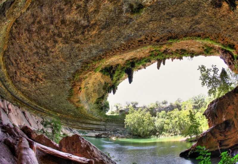 Удивительное озеро Hamilton Pool Удивительное озеро Hamilton Pool