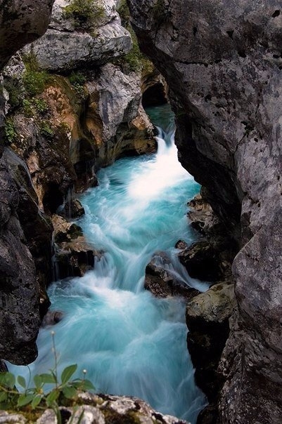 Бирюзовая река Соча, Словения, Италия