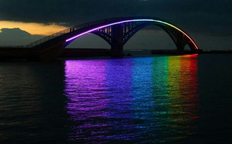 Радужный мост Xiying Rainbow Bridge в Магонге, Тайвань