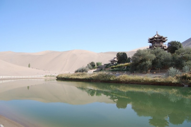 Озеро Юэяцюань: источник жизни в пустыне Гоби