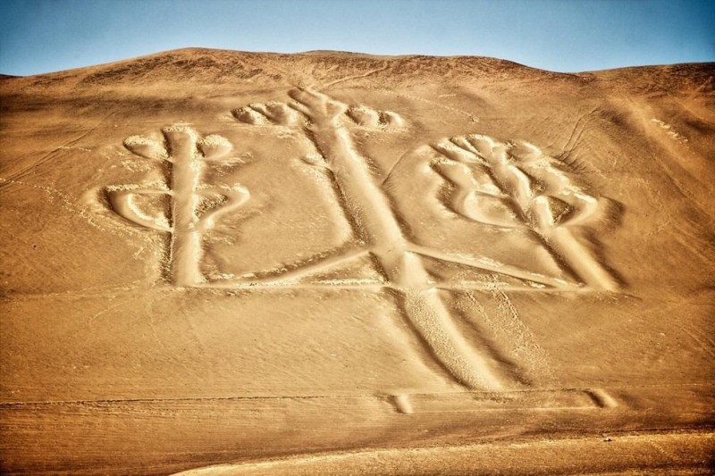 Геоглиф «Андский канделябр» в Перу