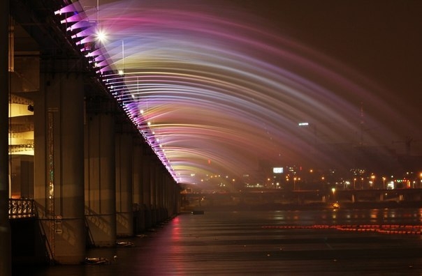 Banpo Bridge - самый большой в мире фонтан, Южная Корея