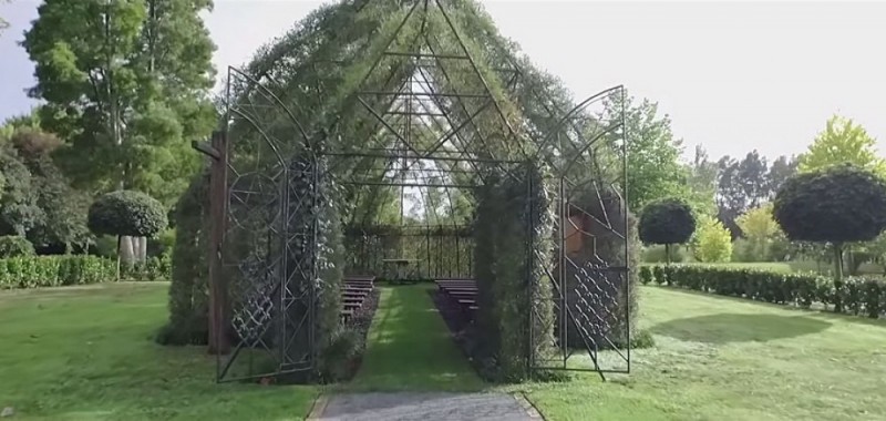 Церковь, выращенная из деревьев Церковь, выращенная из деревьев