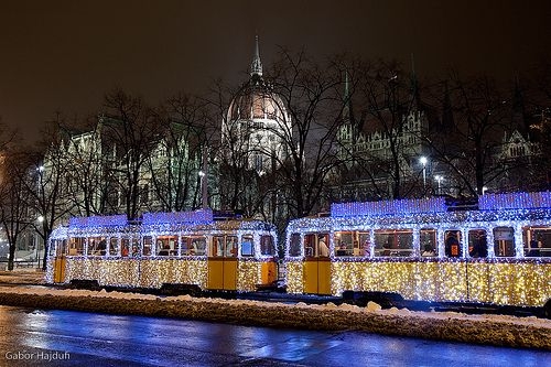 Рождественские трамвайчики в Будапеште