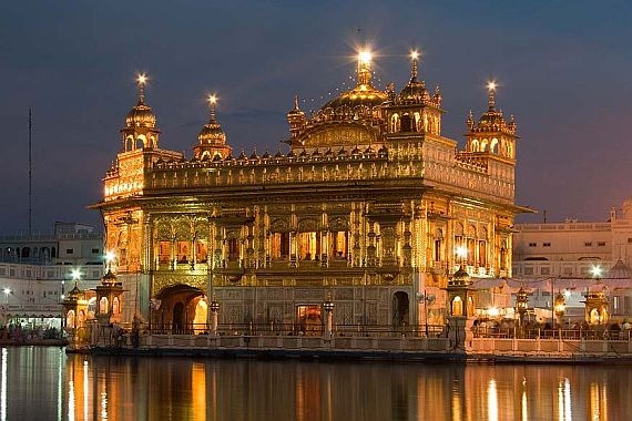 Потрясающее великолепие Золотого храма в Индии.