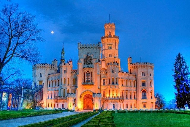 Замок Глубока-над-Влтавой - белоснежная жемчужина Южной Чехии